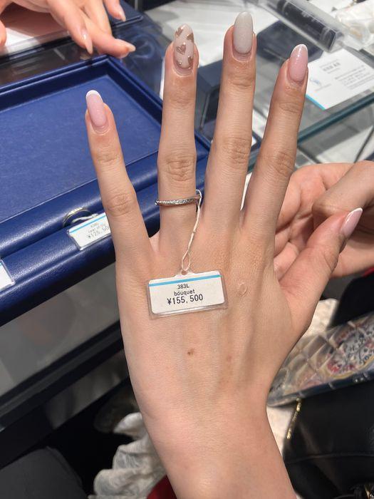 デザインがシンプルで、結婚指輪感がある