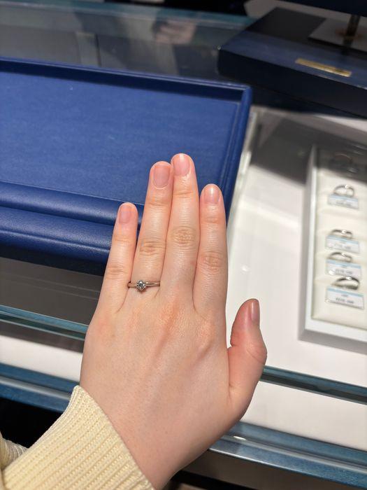 婚約指輪。