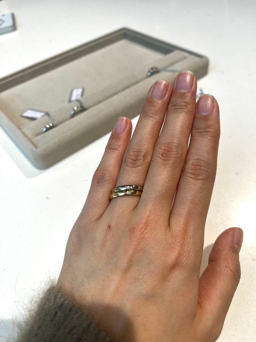 オーバル1ptダイヤのシャンパンゴールドとイエローゴールド