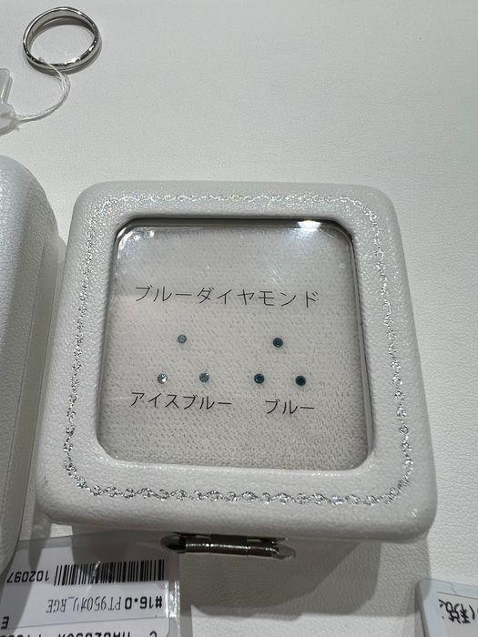 今月特典のカラーダイヤです。一つ無料で留められます。