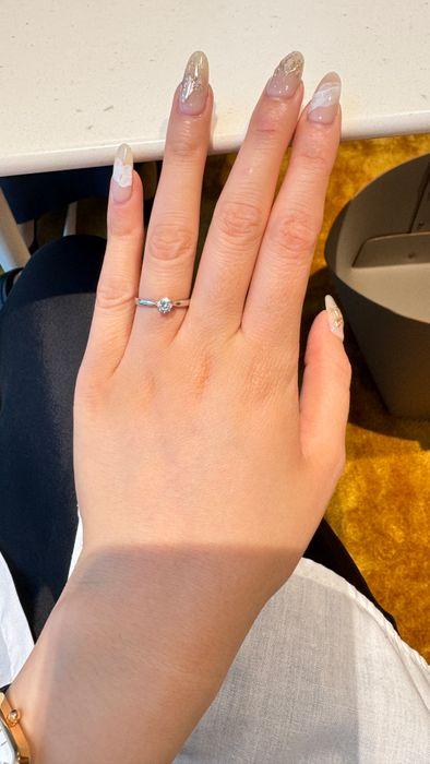 PT950 シャレー ソリティア リングを試着してみる